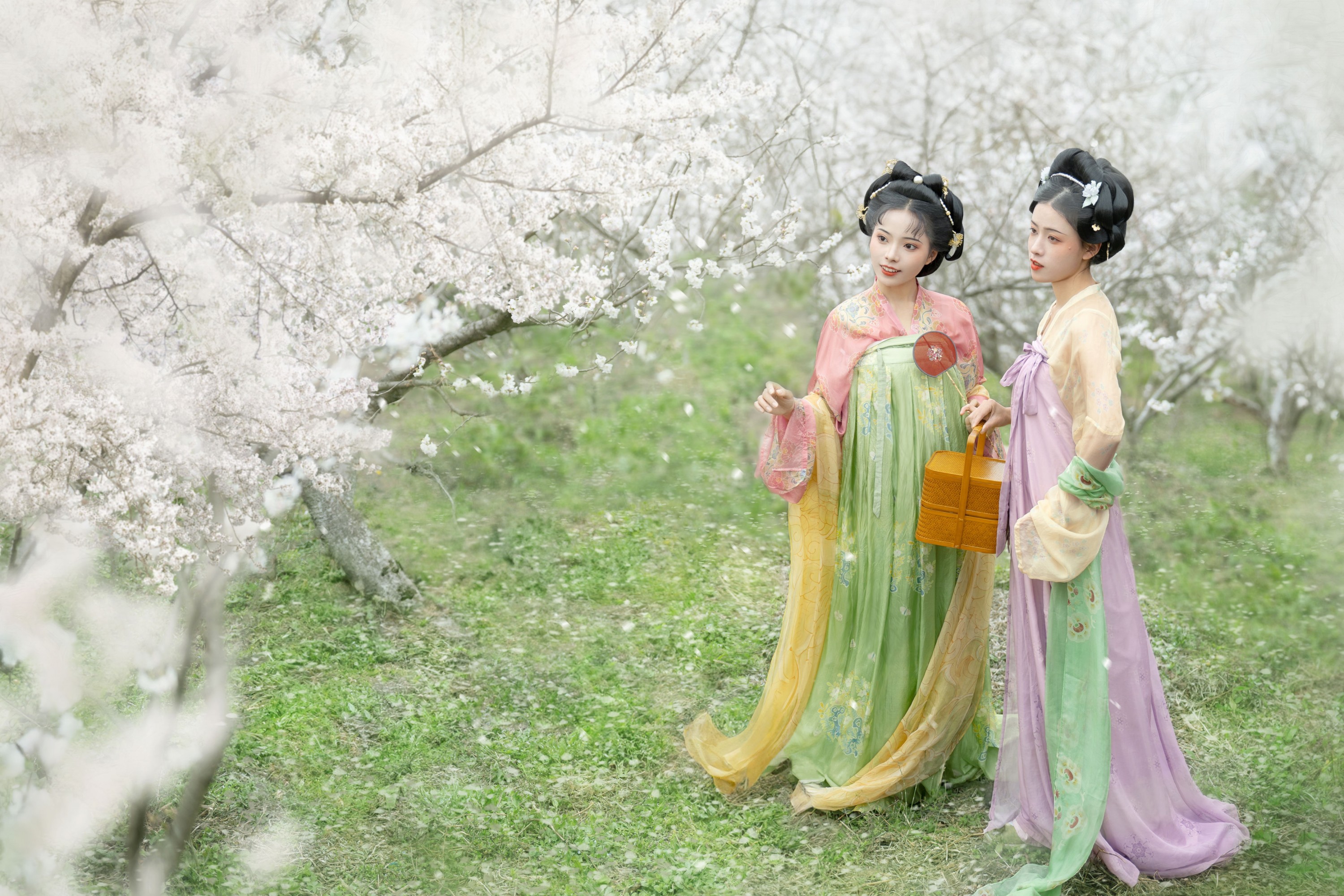 图片[1] - 遥七不卖鸡毛菜 佳妃 - 《上春山》[9P] - 机器猫次元 - 机器猫次元