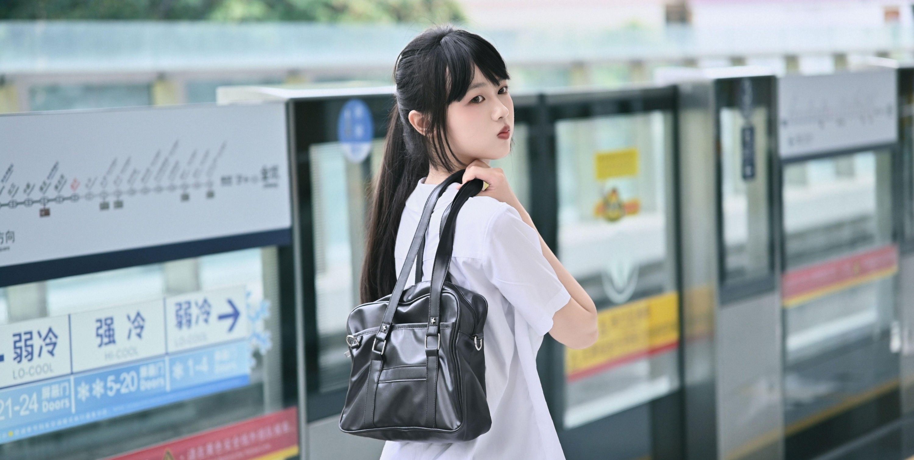 图片[2] - 《地铁站拍摄》[9P] - 机器猫次元 - 机器猫次元