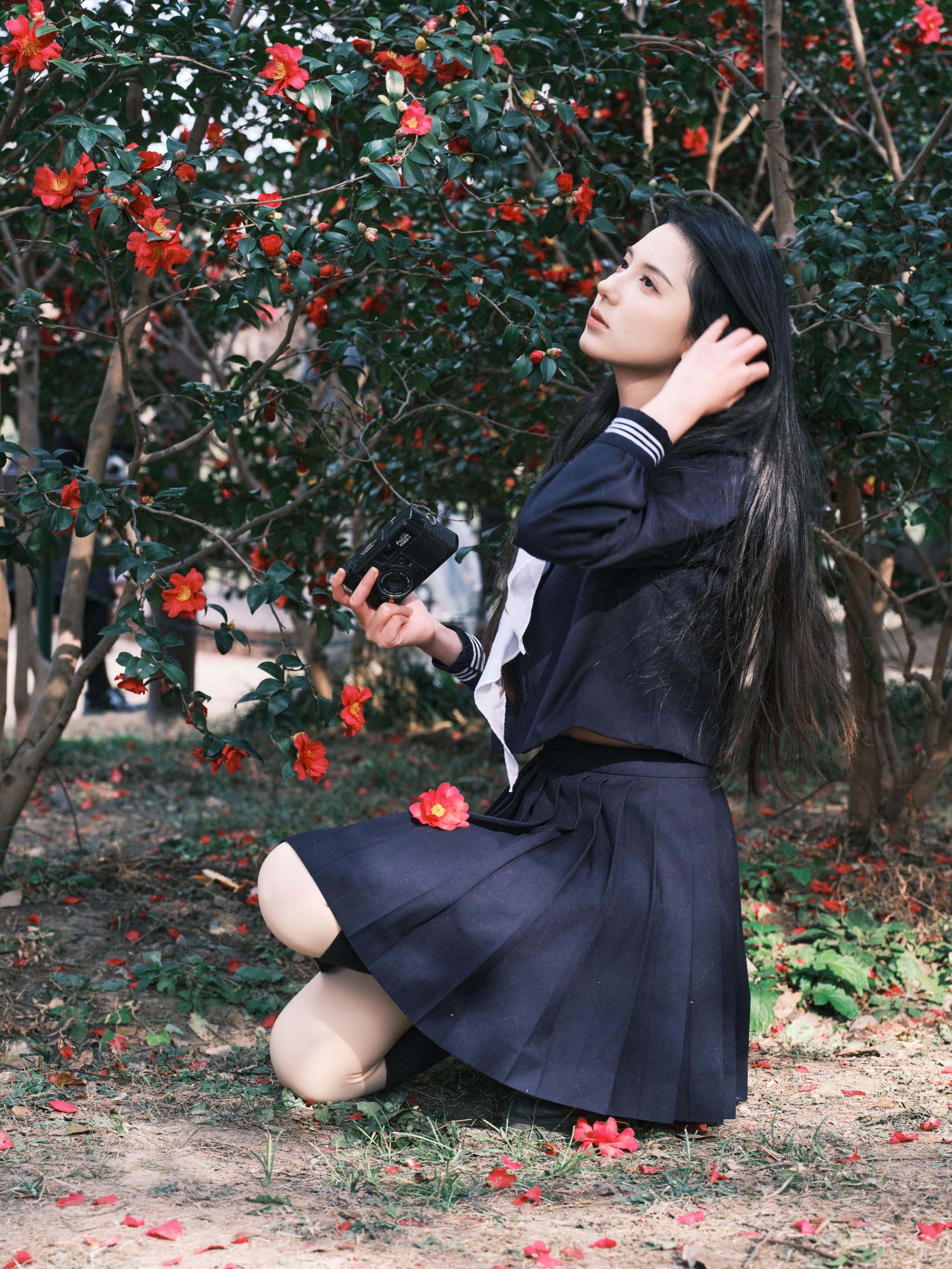 图片[1] - Enyyyn - 《拍山茶花的少女》[25P] - 机器猫次元 - 机器猫次元