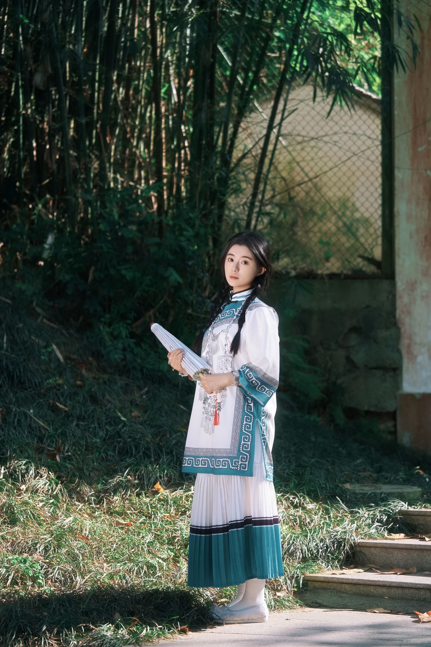 图片[7] - 尼古拉斯依 - 《误入江南水墨画里的民族风少女》[10P] - 机器猫次元 - 机器猫次元