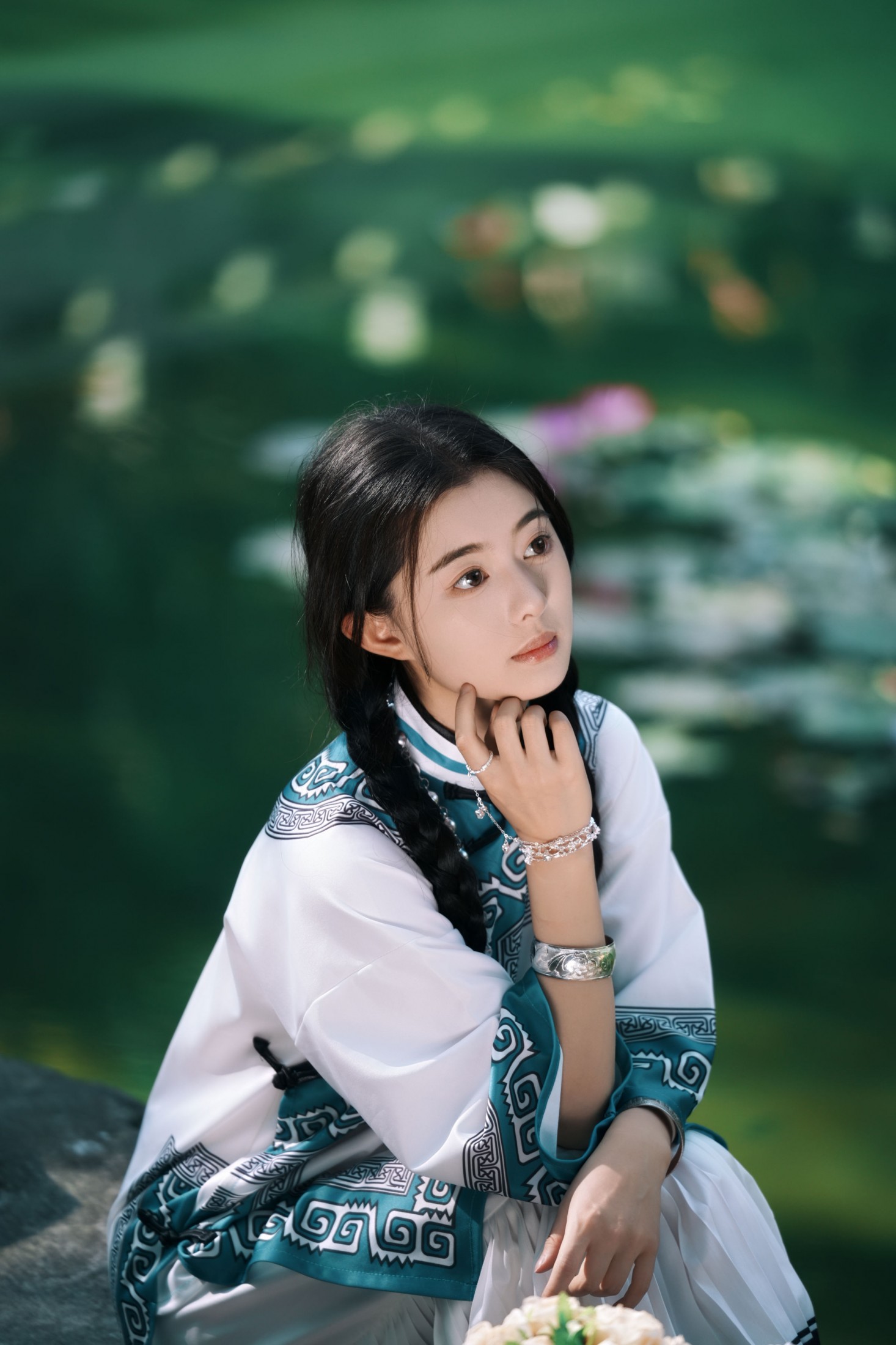 图片[2] - 尼古拉斯依 - 《误入江南水墨画里的民族风少女》[10P] - 机器猫次元 - 机器猫次元