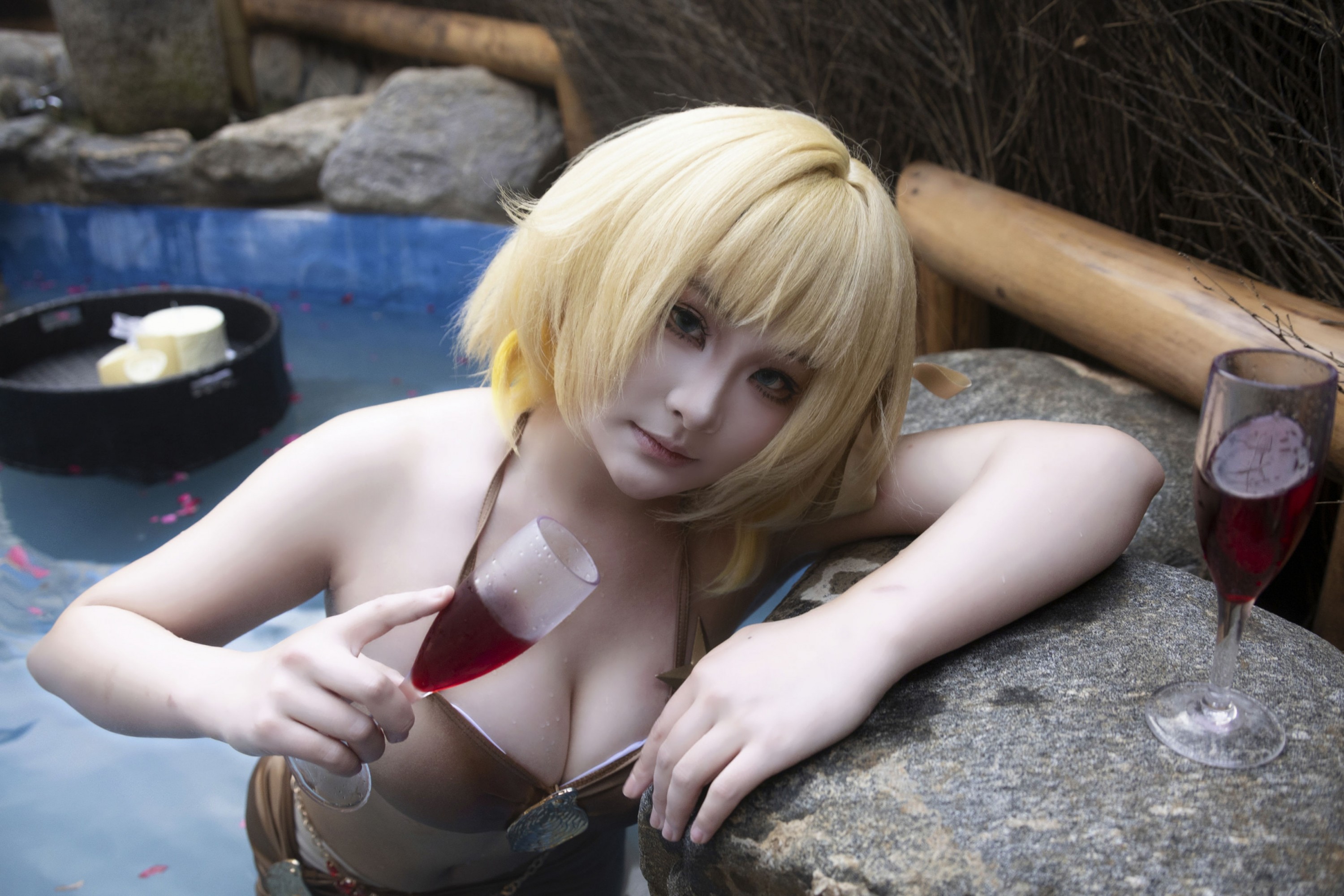 图片[4] - 《金色泳衣比基尼性感美女泳池写真》[9P] - 机器猫次元 - 机器猫次元