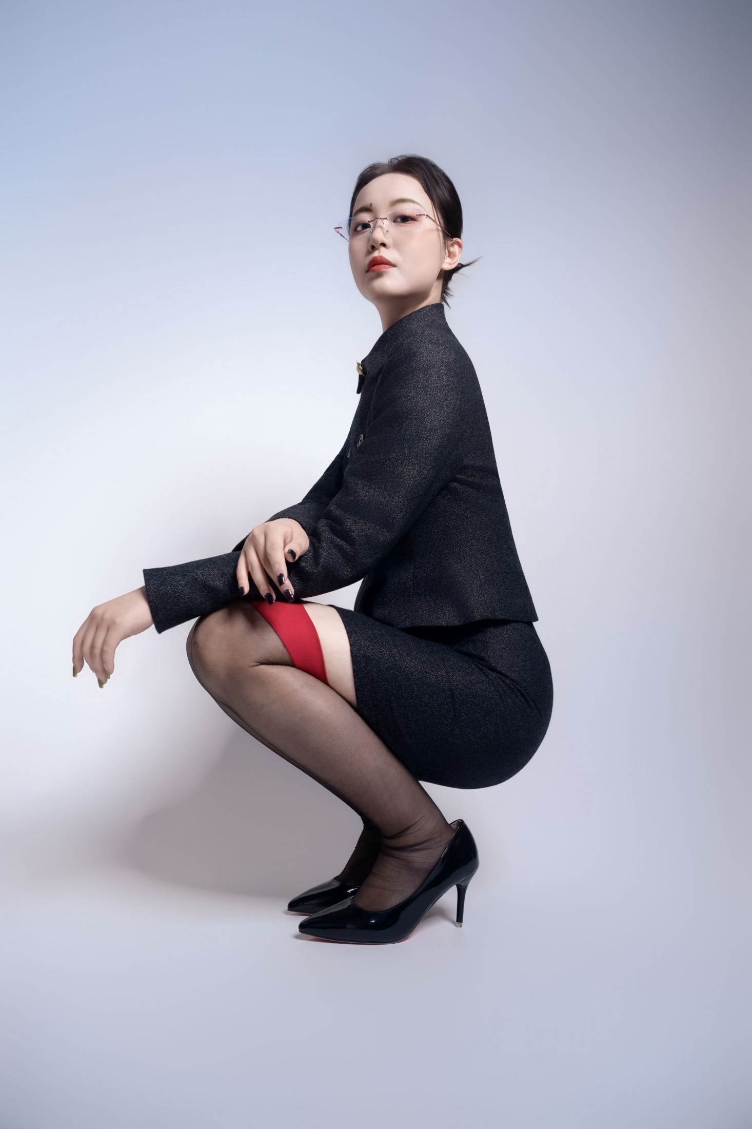 图片[1] - 熊仔（心狠手辣版） - 《灰度格调，一抹红韵》[35P] - 机器猫次元 - 机器猫次元