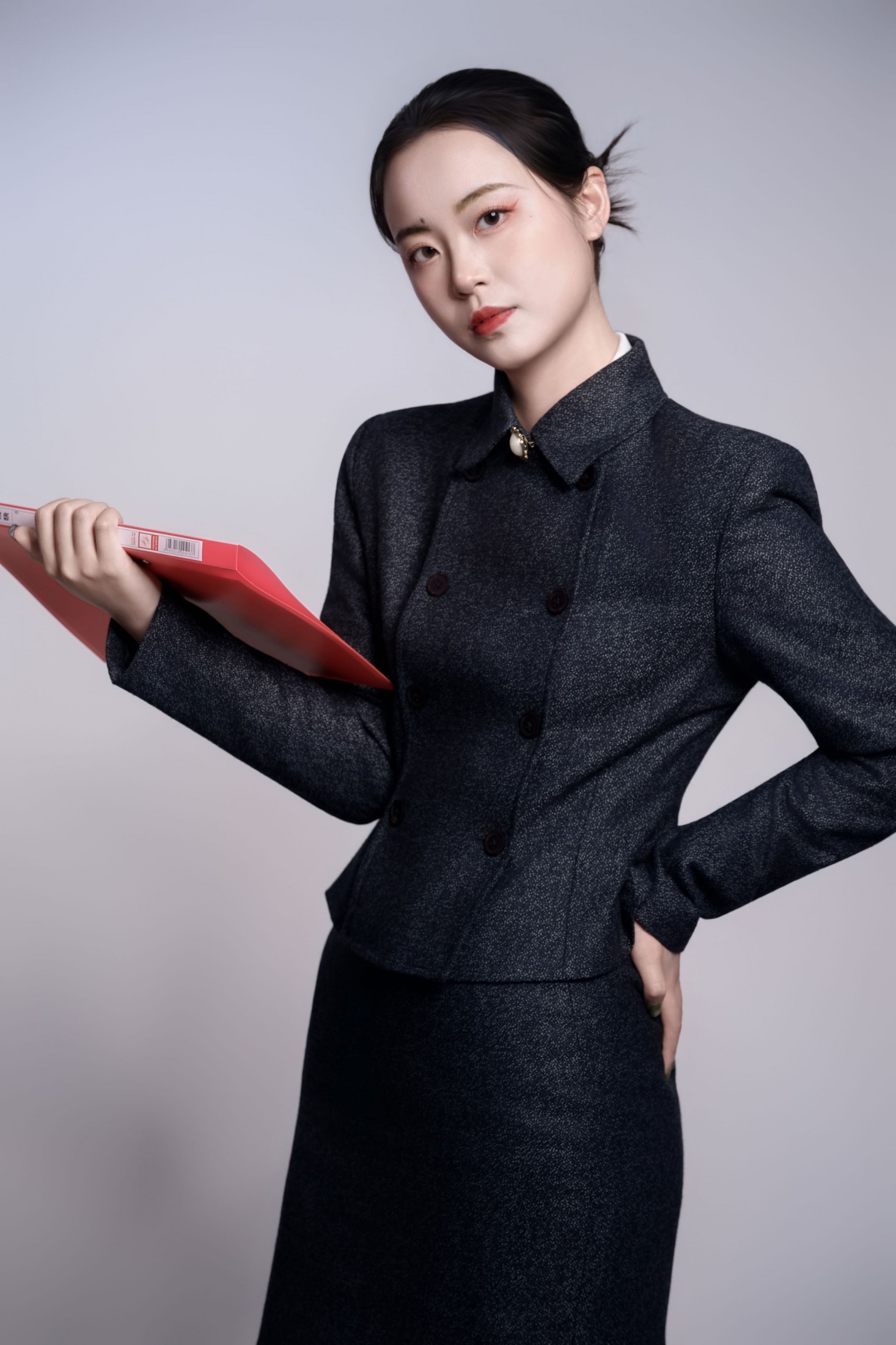 图片[5] - 熊仔（心狠手辣版） - 《灰度格调，一抹红韵》[35P] - 机器猫次元 - 机器猫次元