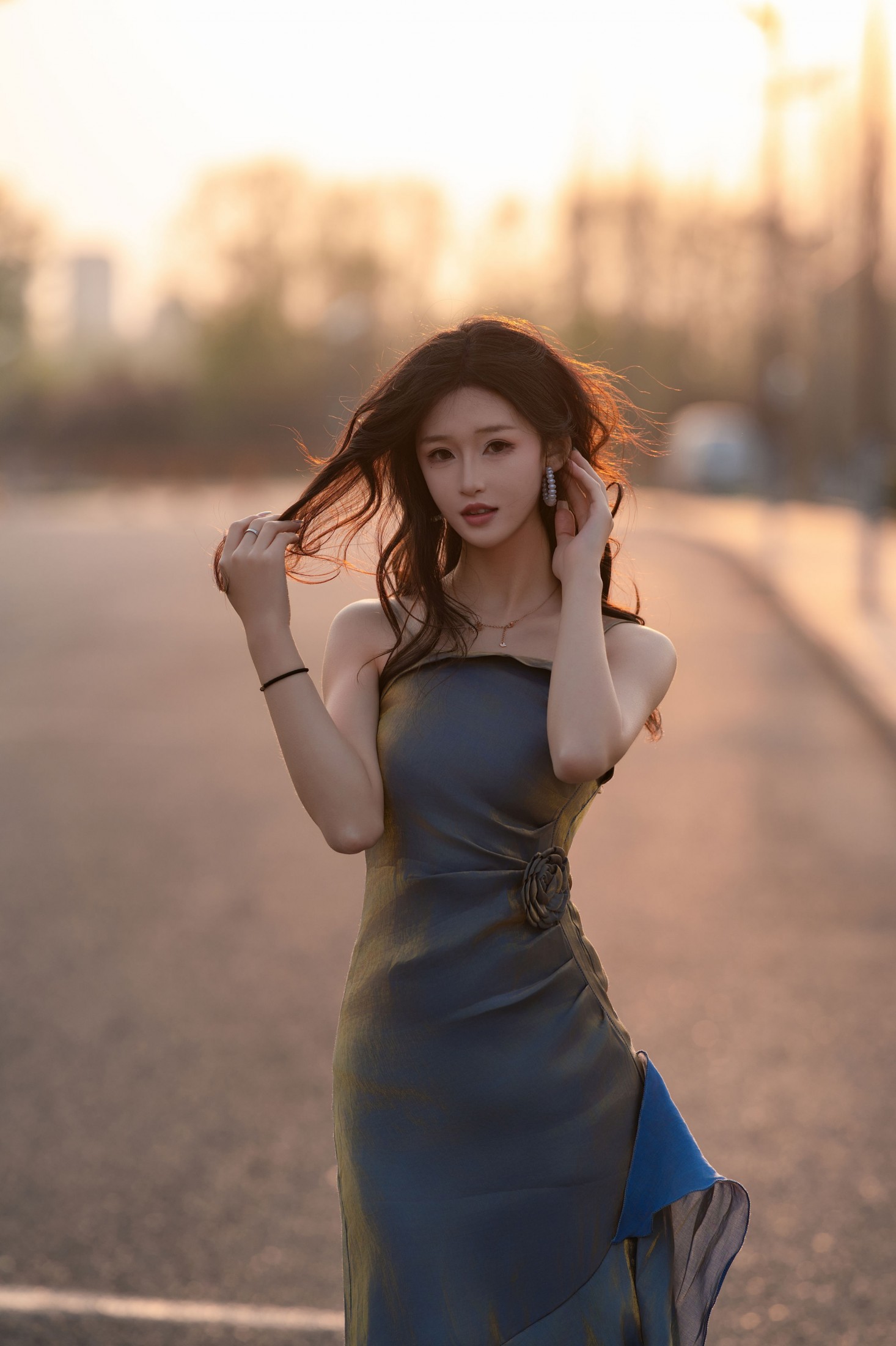 图片[8] - 《鎏金缎面吊带裙・黄昏街道 暮色里的情绪独白》[34P] - 机器猫次元 - 机器猫次元