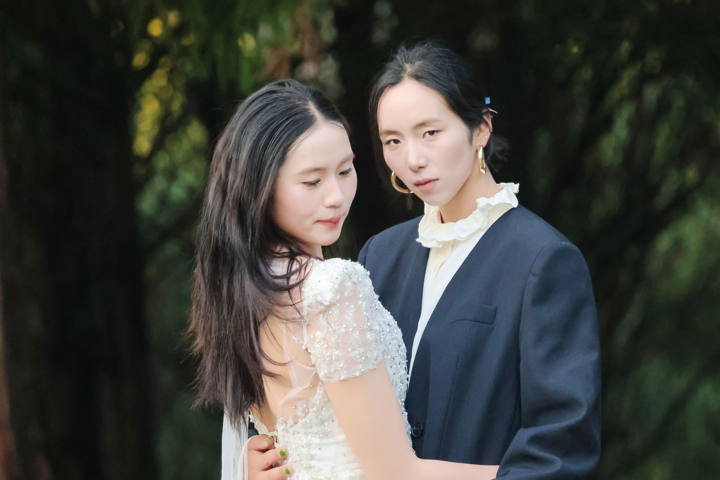 图片[6] - 《野外森林夕阳户外模特白色婚纱姐妹合照两位美女》[15P] - 机器猫次元 - 机器猫次元