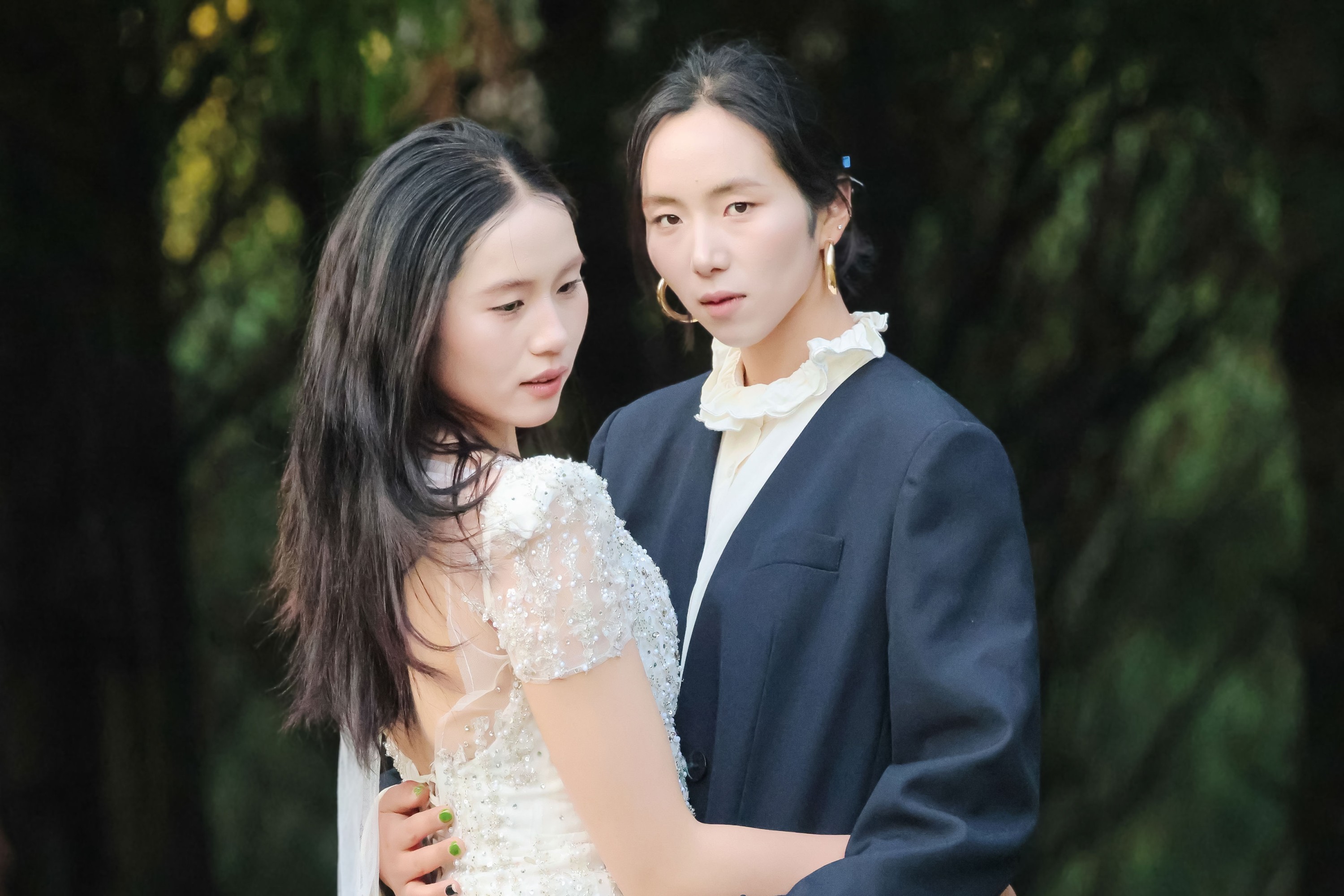 图片[7] - 《野外森林夕阳户外模特白色婚纱姐妹合照两位美女》[15P] - 机器猫次元 - 机器猫次元