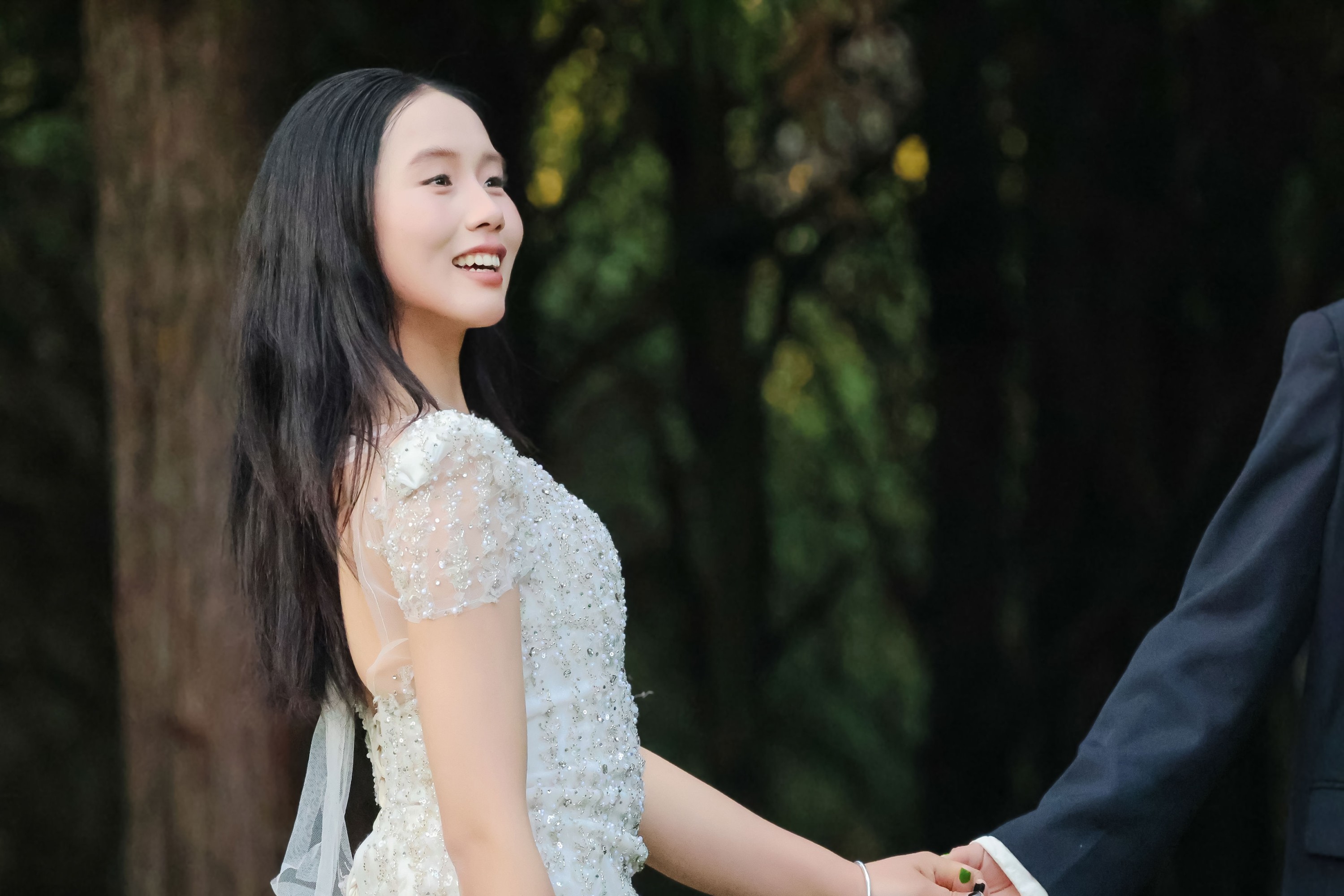 图片[2] - 《野外森林夕阳户外模特白色婚纱姐妹合照两位美女》[15P] - 机器猫次元 - 机器猫次元