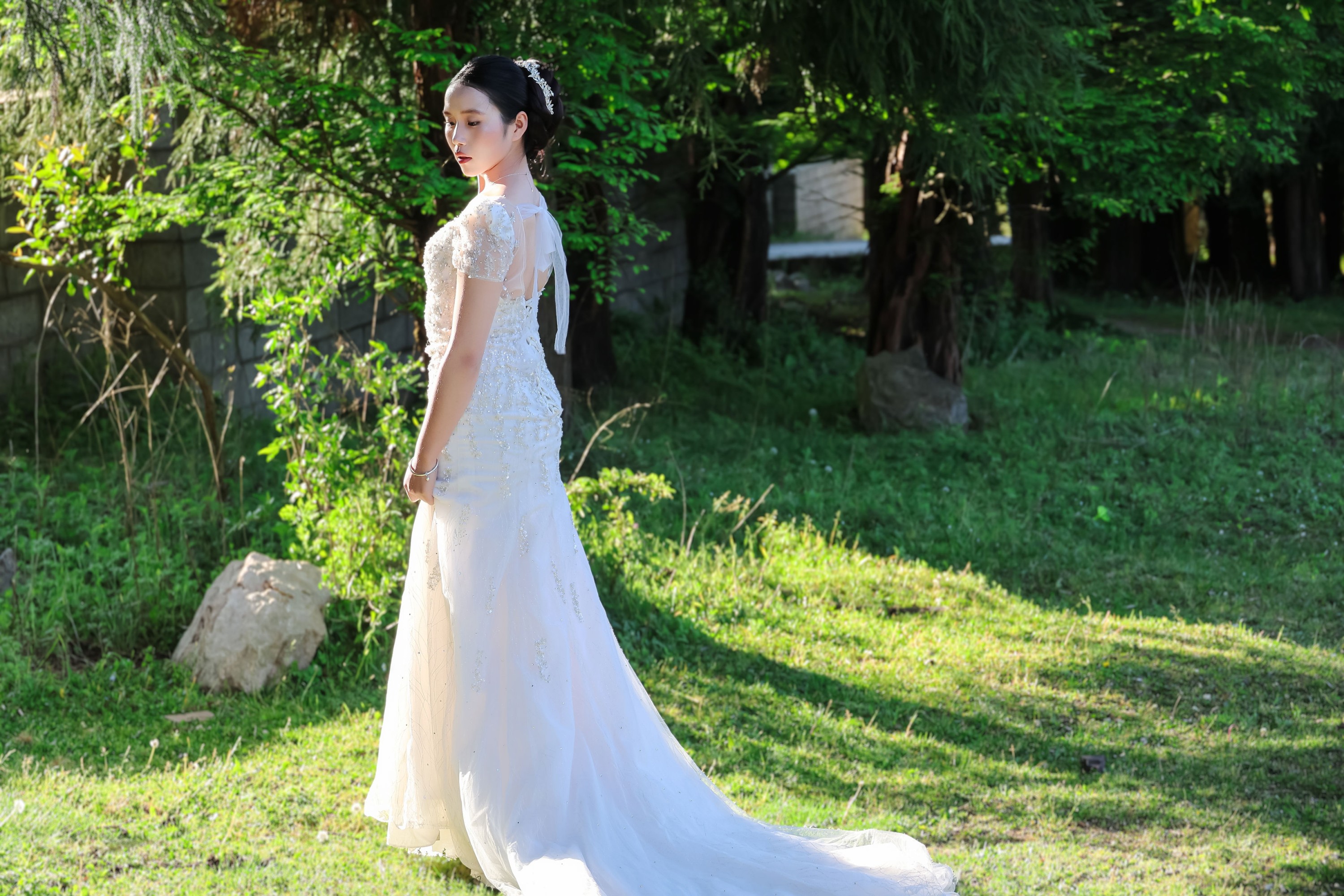 图片[1] - 《野外森林夕阳户外模特白色婚纱美女》[12P] - 机器猫次元 - 机器猫次元