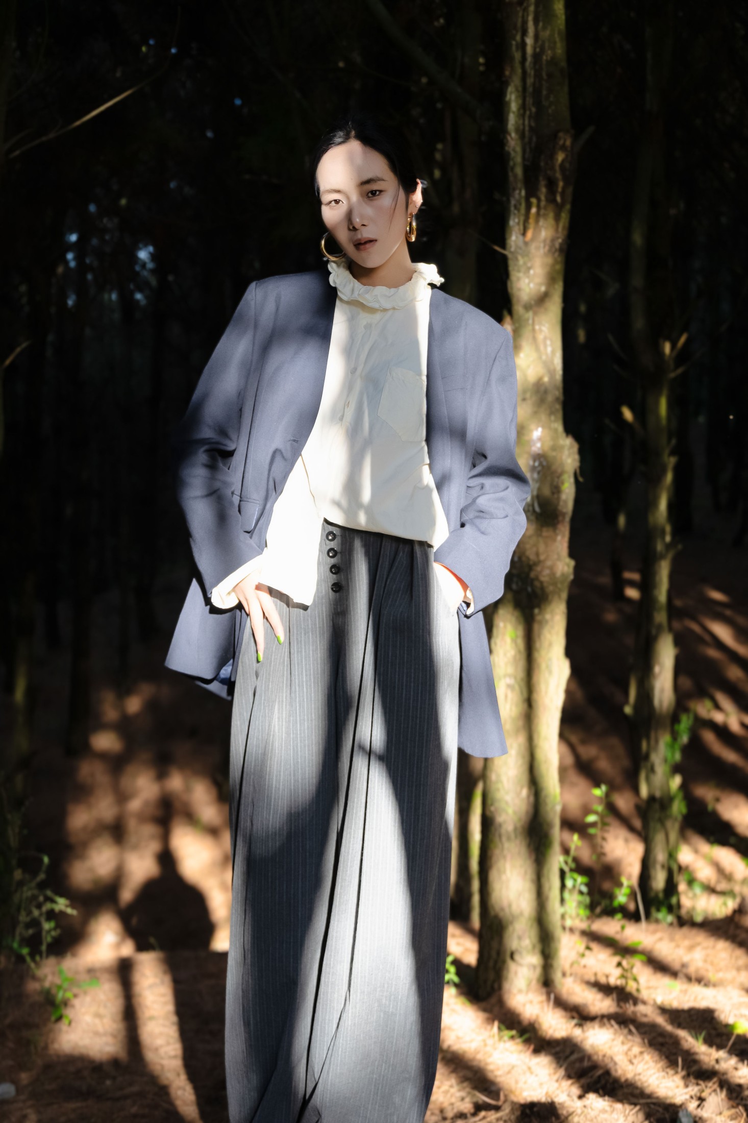 图片[3] - 《野外森林夕阳户外模特黑外套白衣黑裤美女》[24P] - 机器猫次元 - 机器猫次元