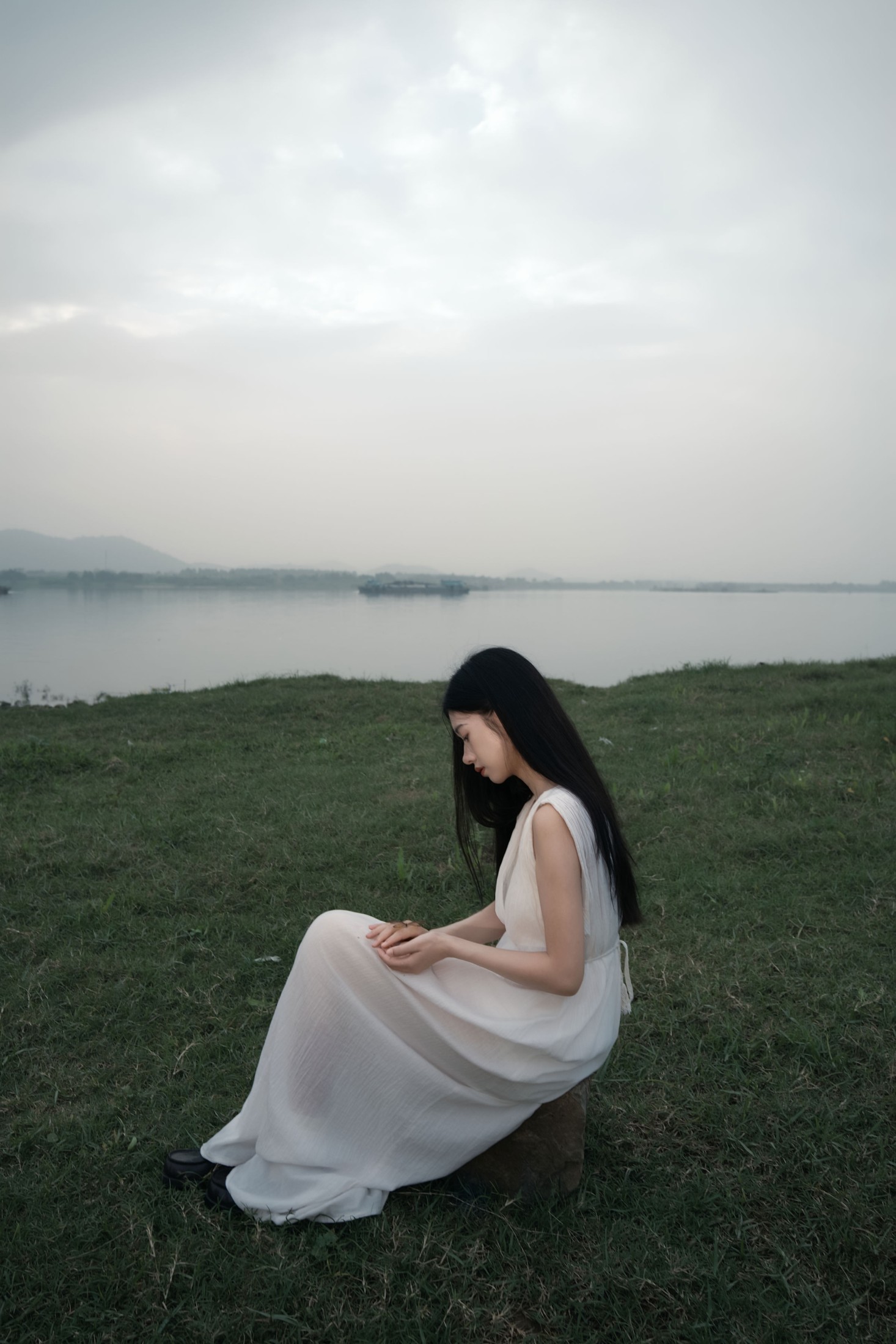图片[7] - 《日暮湖畔｜氛围感情绪写真》[17P] - 机器猫次元 - 机器猫次元