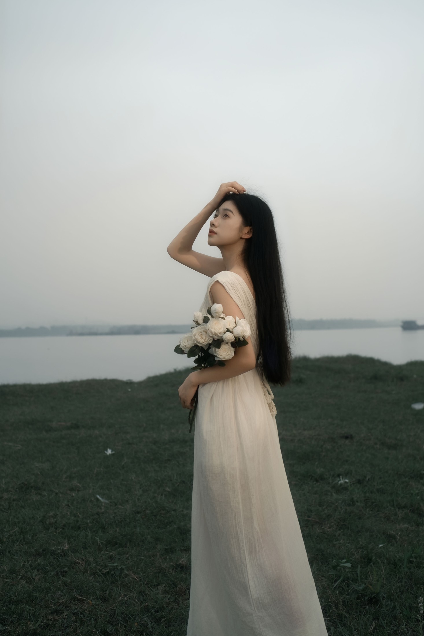 图片[1] - 《日暮湖畔｜氛围感情绪写真》[17P] - 机器猫次元 - 机器猫次元