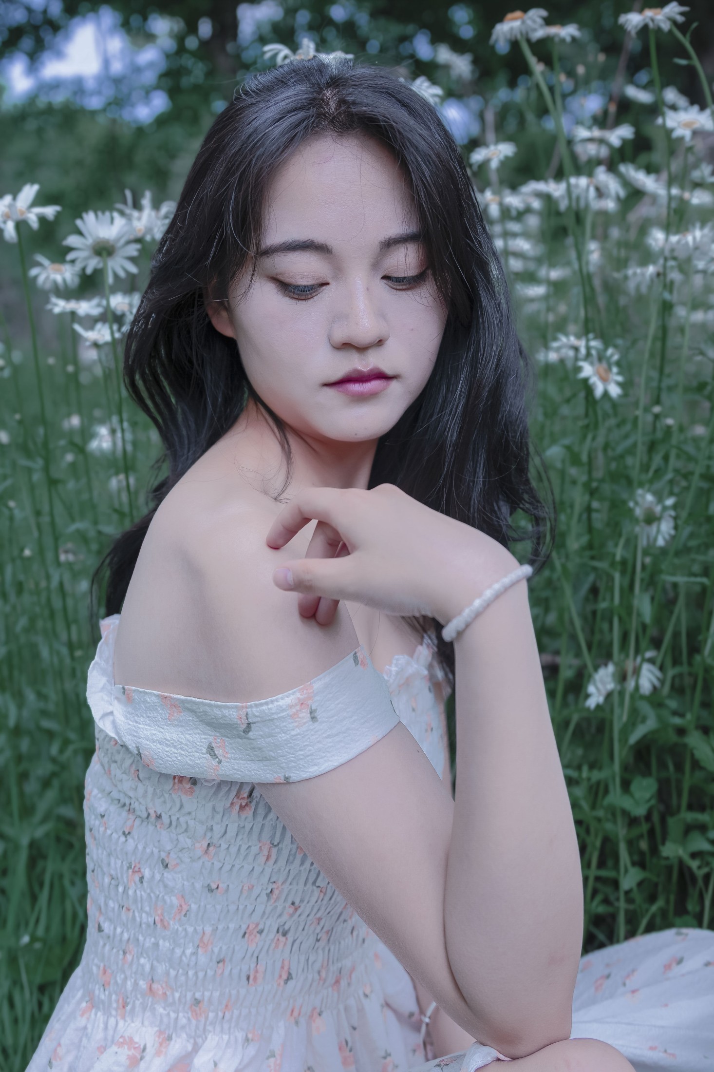 图片[2] - 《草地白菊花白衣性感女子美女写真》[29P] - 机器猫次元 - 机器猫次元
