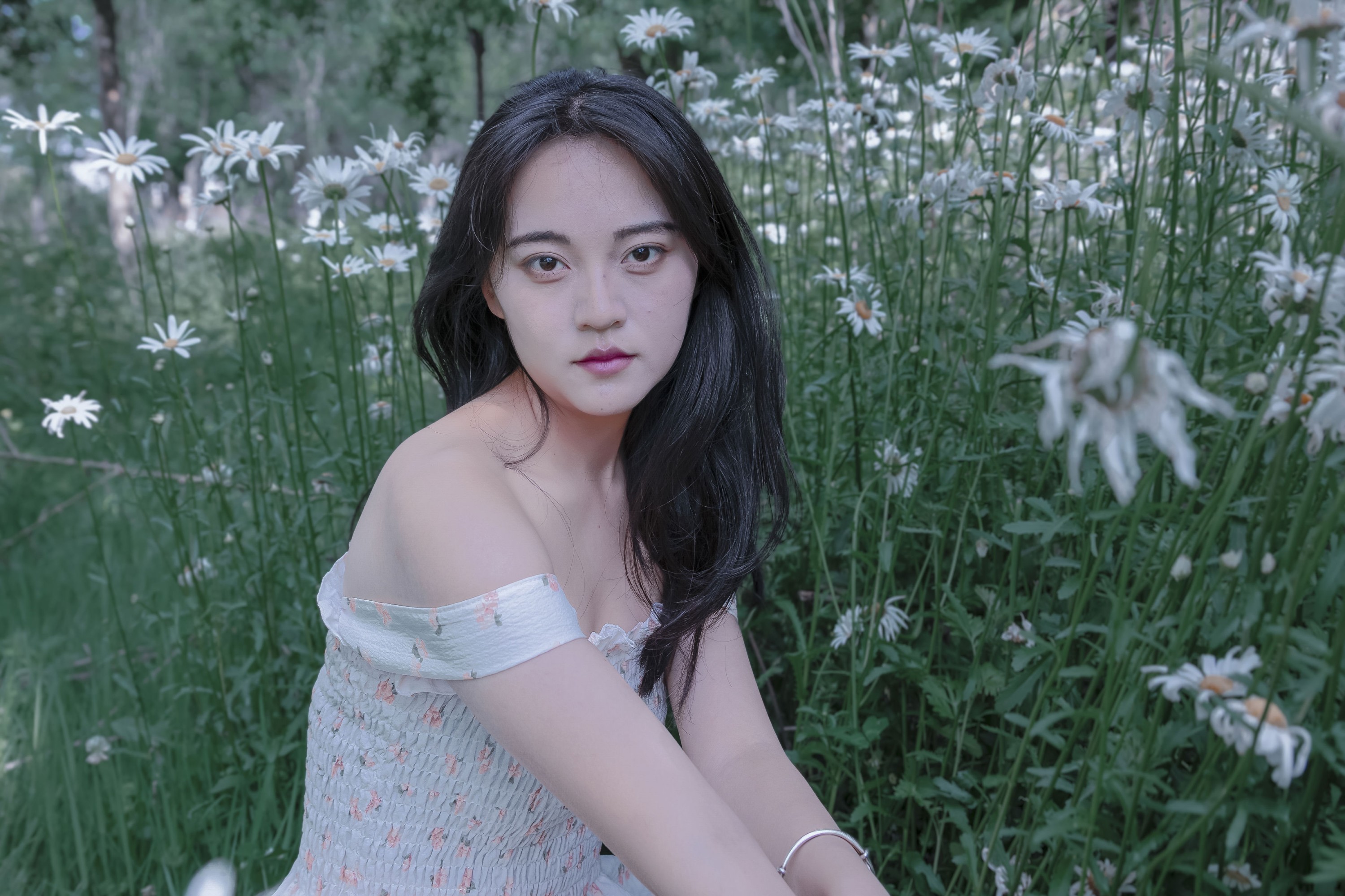 图片[4] - 《草地白菊花白衣性感女子美女写真》[29P] - 机器猫次元 - 机器猫次元