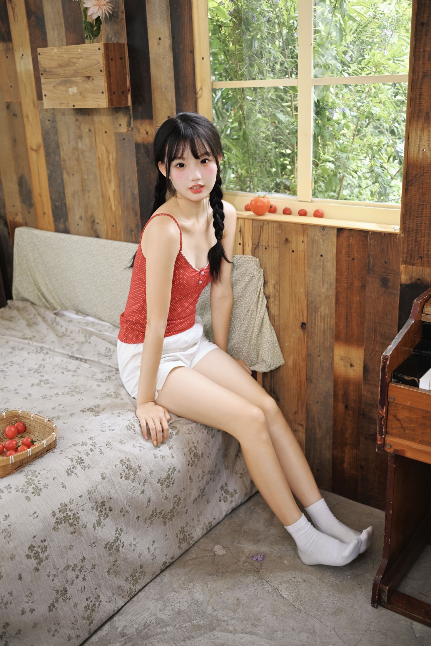 图片[1] - 《旧木屋的午后，少女与番茄的时光》[14P] - 机器猫次元 - 机器猫次元