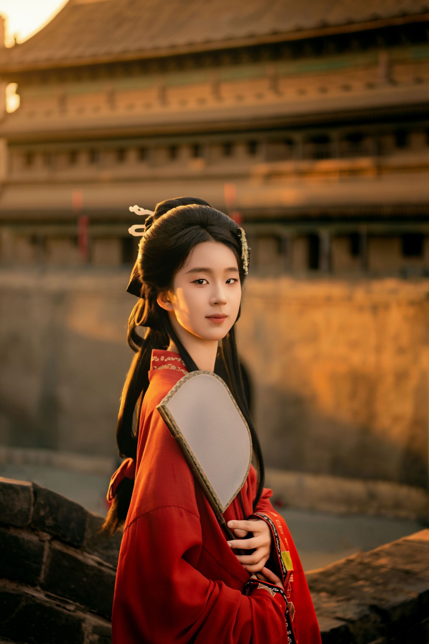 图片[3] - 《红衣孤影映砖墙，古风韵味溢画面》[9P] - 机器猫次元 - 机器猫次元