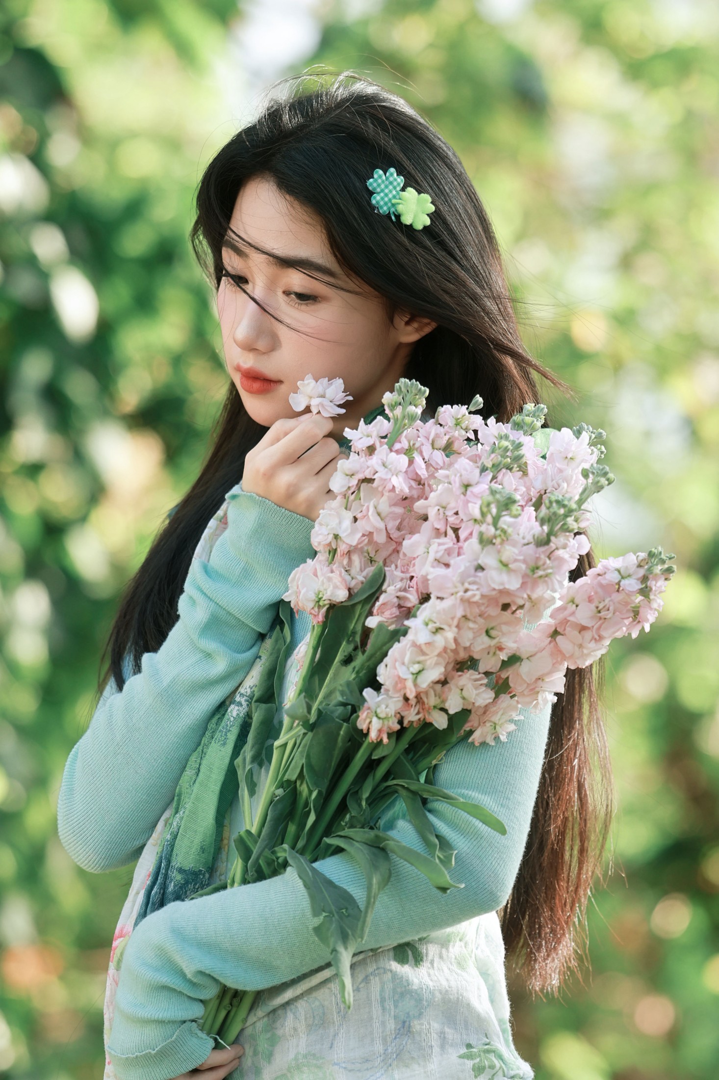 图片[1] - 《春风穿过发梢，也穿过这片绿意与花香》[12P] - 机器猫次元 - 机器猫次元