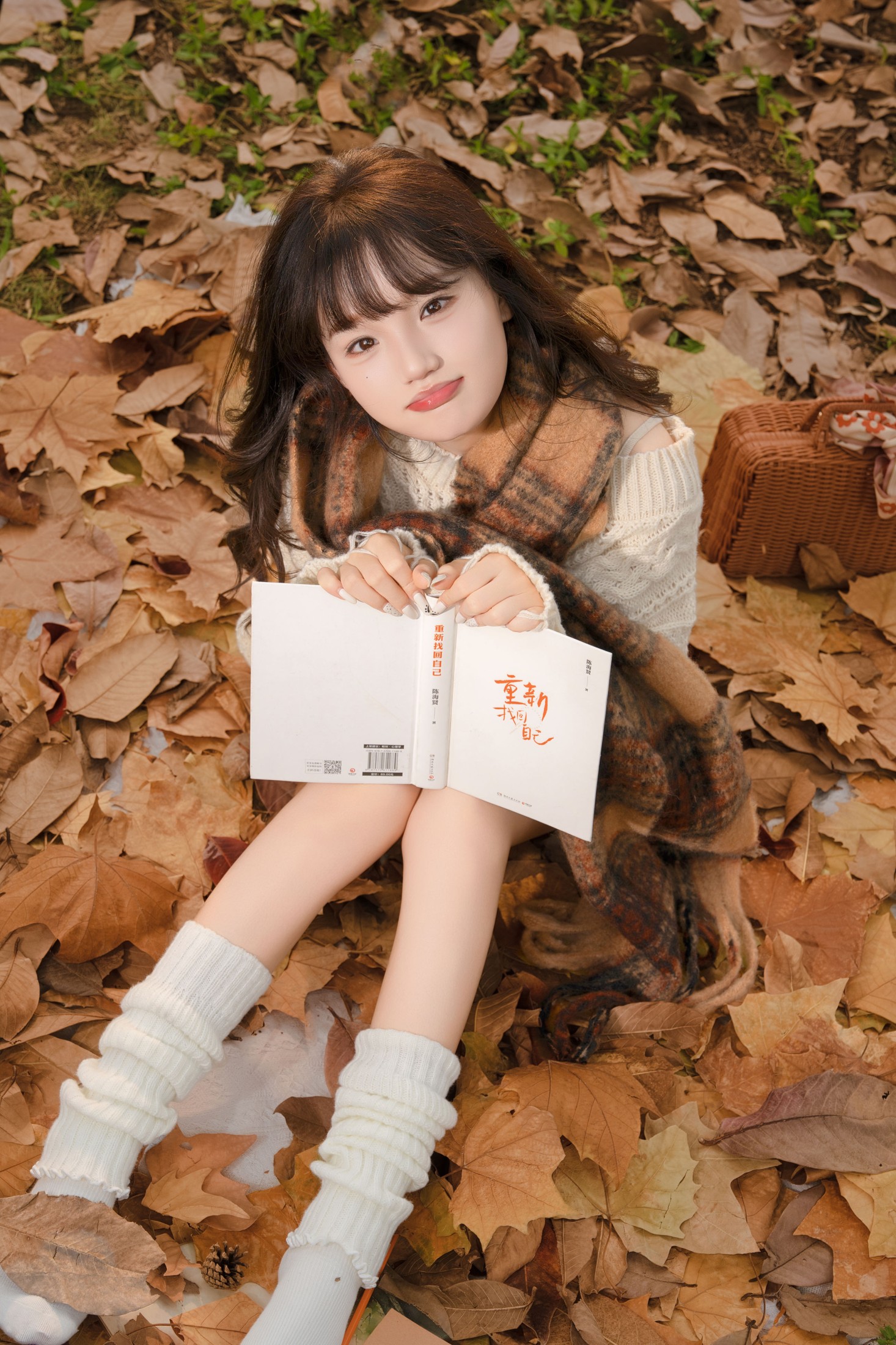 图片[1] - 《秋日落叶氛围感写真》[11P] - 机器猫次元 - 机器猫次元